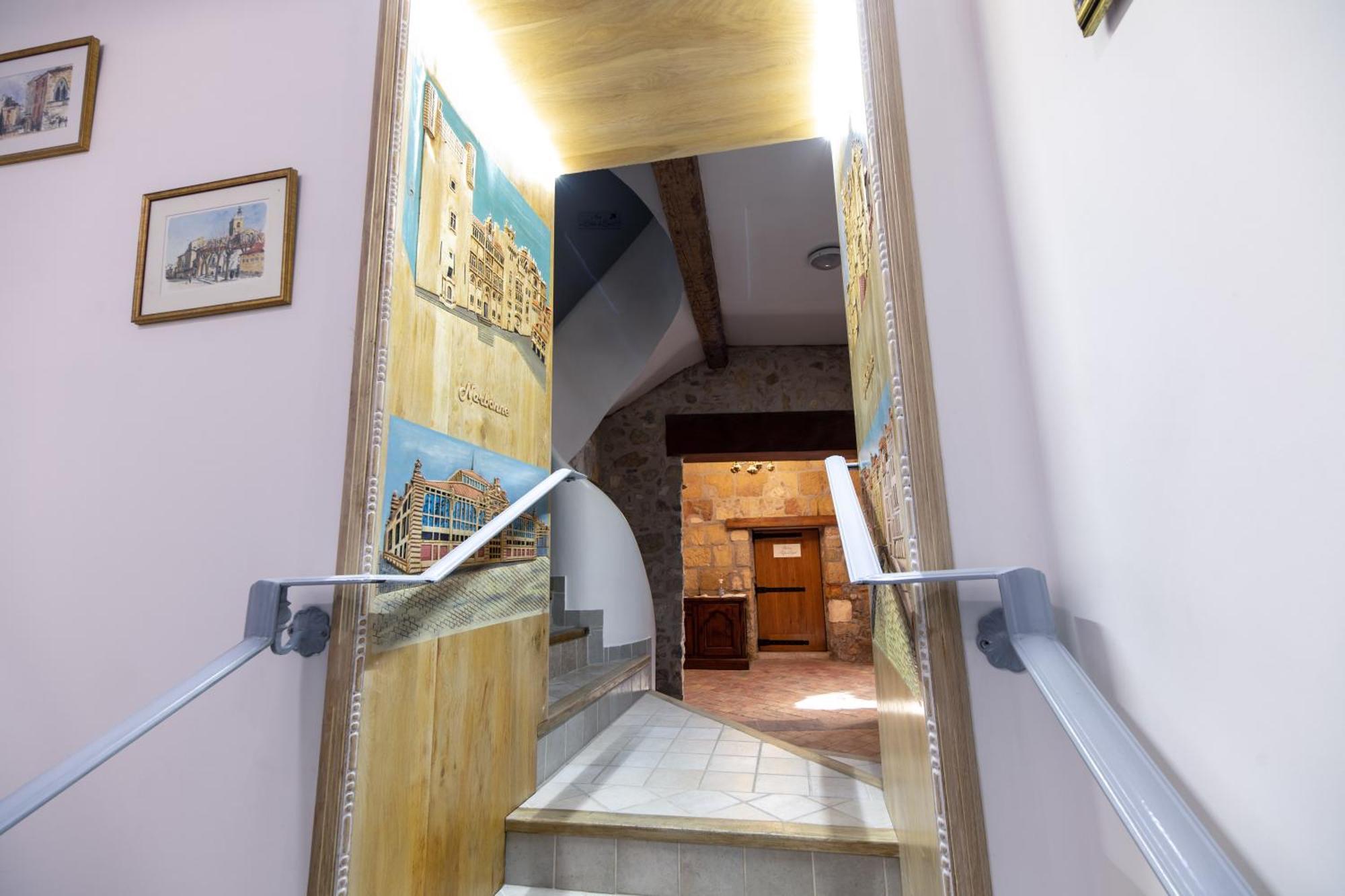 Studio Dans L'Eglise Du Couvent Narbonne Kültér fotó